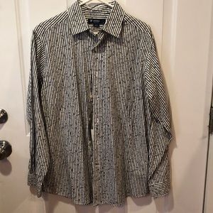 CLOSET CLEAN OUT- ACCEPTING ANY OFFER!! 
Men’s button down shirt